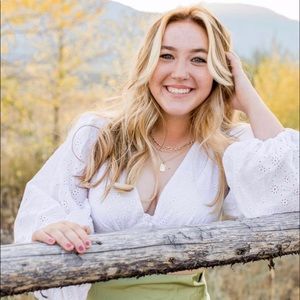 Meet your Posher, Caitlyn